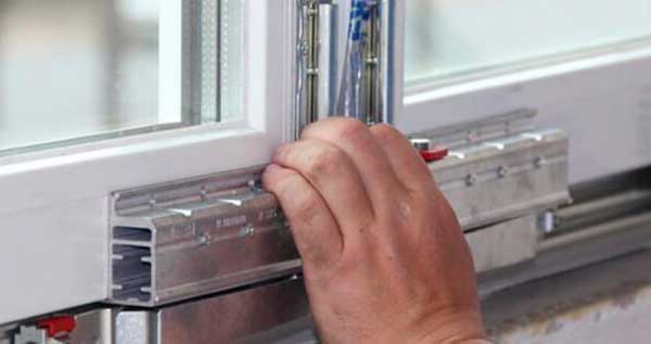 Регулировка рамы балкона