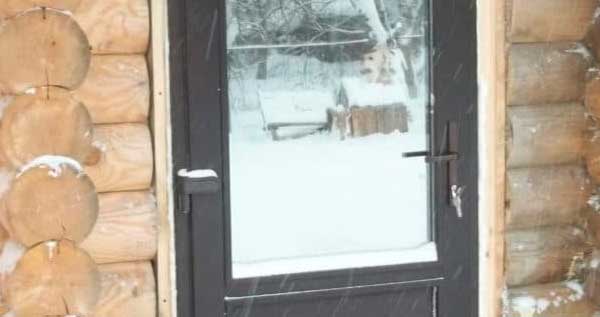 Пластиковые двери для бани